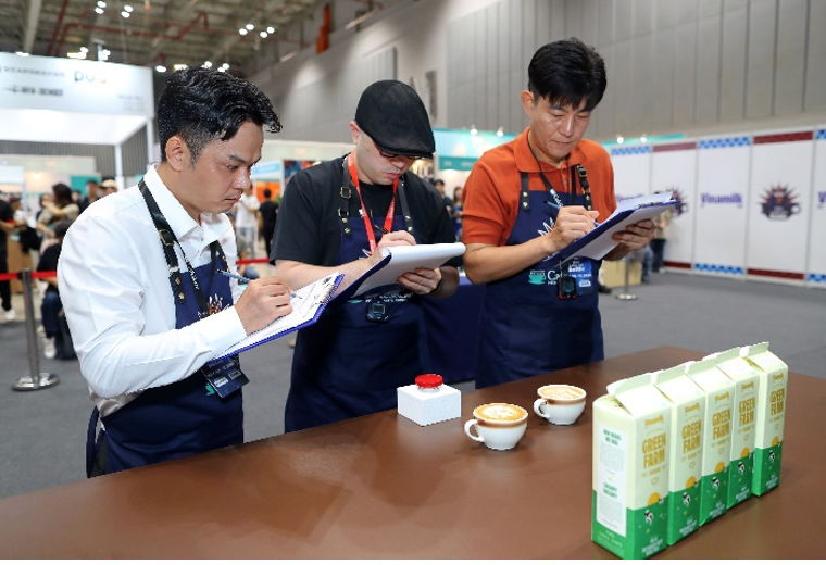 Vinamilk[-]khẳng[-]định[-]vị[-]thế[-]trong[-]pha[-]chế[-]tại[-]đấu[-]trường[-]quốc[-]tế[-]Asia[-]Latte[-]Art[-]Battle